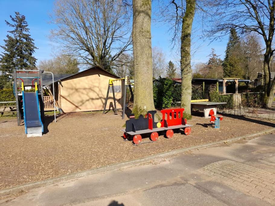 Gezellig Ingerichte Blokhut Op Een Rustig Park! 皮滕 外观 照片